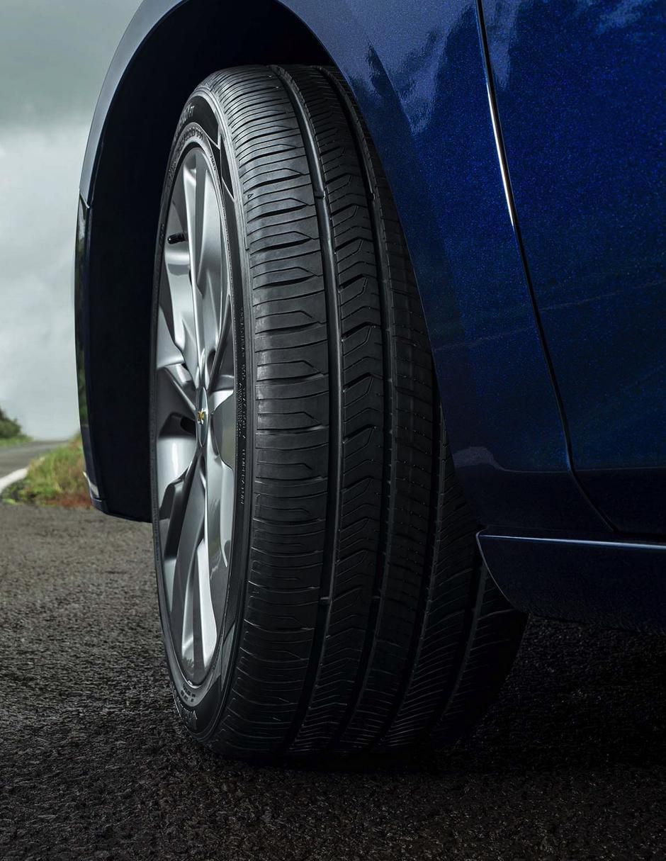 Llanta para auto Kinergy Pt H737 215 / 55 R18 3