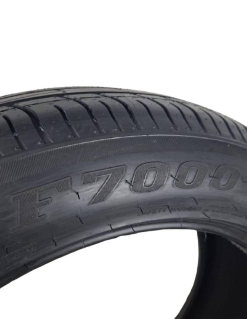 Llanta para auto F7000 225/55R19 2
